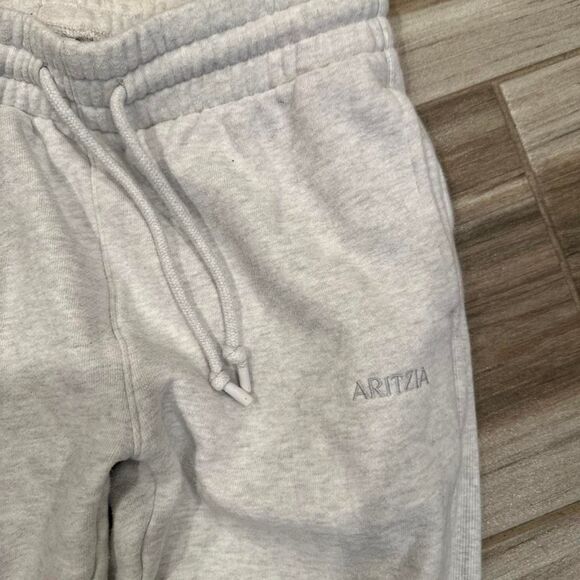 Aritzia Women's Grey Joggers - Picture 1 of 5